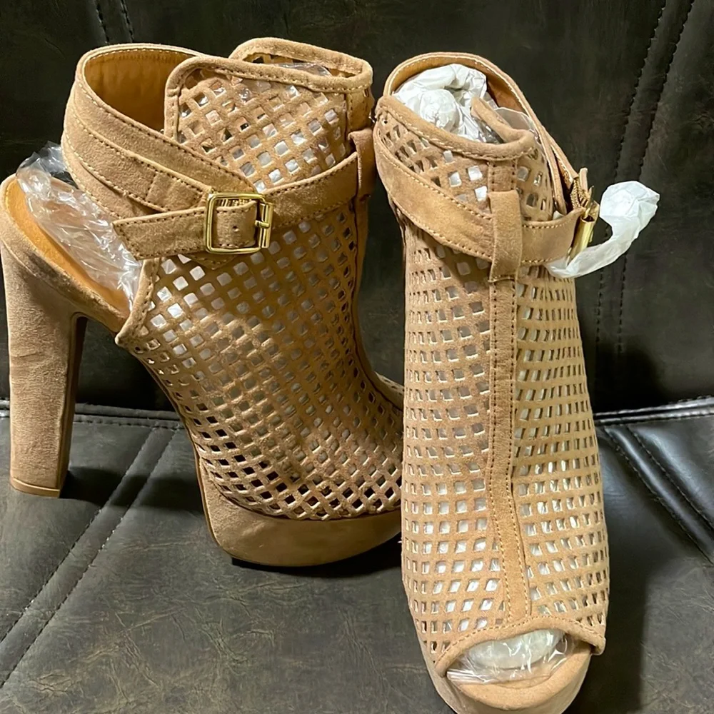 Faux Suede Geometric Inspired Heels - Picture 2 of 6